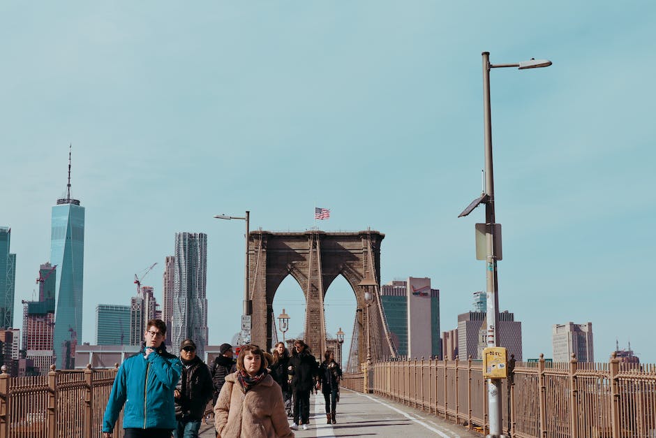 Brooklyn-Brücke als Touristenattraktion erleben